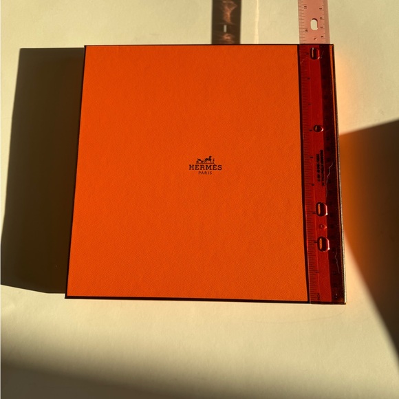 Hermes Scarf Box With Paper - Picture 3 of 3